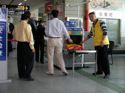 上海地下鉄延安西路駅